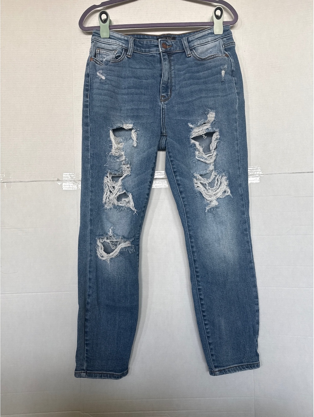 Judy Blue Boyfriend Fit Distressed Jeans Size 7/28 | short